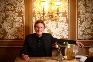 LVMH SHIFTS FASHION POWER BY PUTTING DIOR CHIEF IN CHARGE OF KEY BRANDS LVMH SHIFTS FASHION POWER BY PUTTING DIOR CHIEF IN CHARGE OF KEY BRANDS