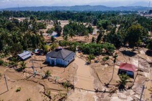 INDONESIANS BLAME ILLEGAL LOGGING AS FLOODS TURN VILLAGES INTO MUD FIELDS INDONESIANS BLAME ILLEGAL LOGGING AS FLOODS TURN VILLAGES INTO MUD FIELDS